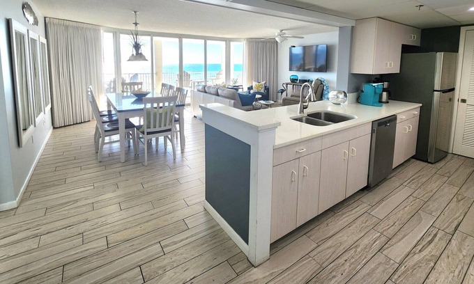 Long Beach Condo | 3 BR/3BA Updated End Condo w/2 Balconies! Comp Beach Chairs/Umbrella Seasonal