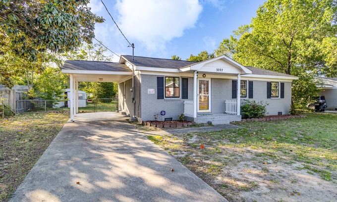 South View House | 3 BR Family Friendly Rambler