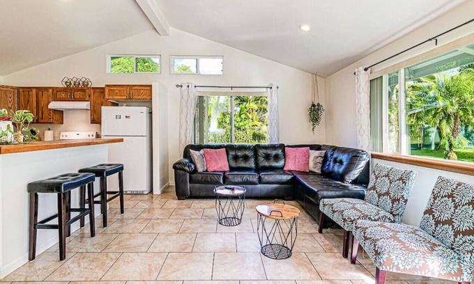 Keaau House | 3 BR Free Parking, Billiard, Games,1gb Internet.