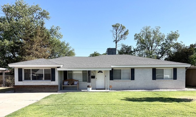 Hobbs House | 3 BR House with HUGE fenced Yard