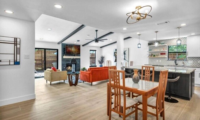 Southampton House | 3 BR, King Beds, Free Parking - Sunset Serenity