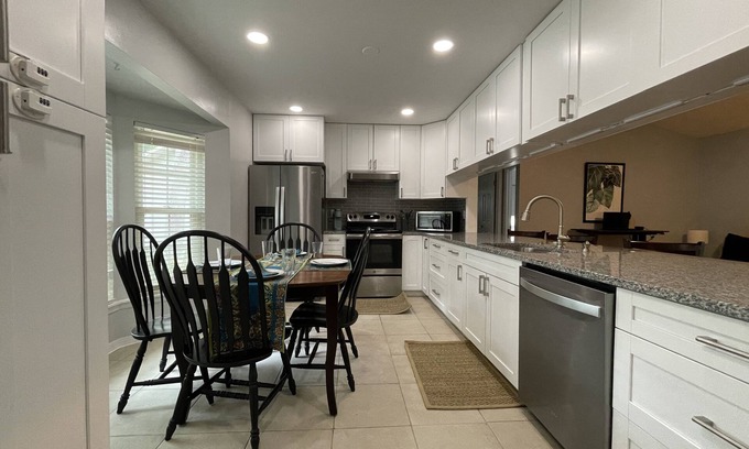 Gainesville House | 3 BR updated home near UF, hospitals, & I-75