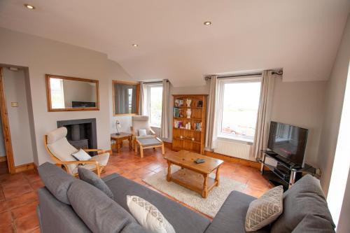 Fivemilebourne House | 3 Fishery Cottages - 2 Bedroom house close to town