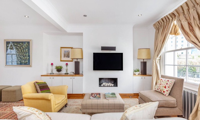 Chelsea House | 3-Floor Chelsea Townhouse in a Quiet Private Road