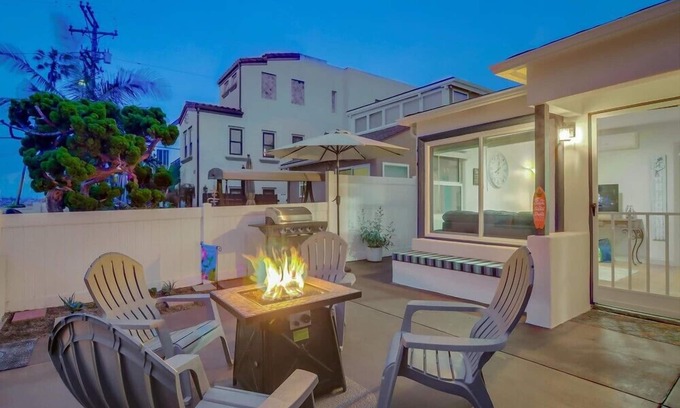 Central Mission Beach Condo | 3 Houses to Beach * Exclusive Yard * Fire Pit * 2 Parking