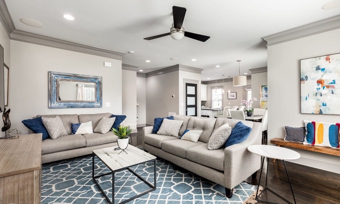 Edgehill House | 3 King Bedrooms each with private bath, Beautiful Townhouse Minutes to Downtown