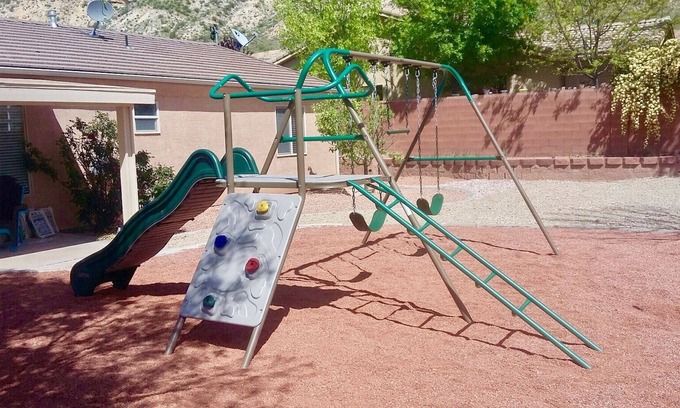 La Verkin House | 3 King Beds. Fast WiFi Cable TV PingPong, AirHockey, foosball, Backyard SwingSet