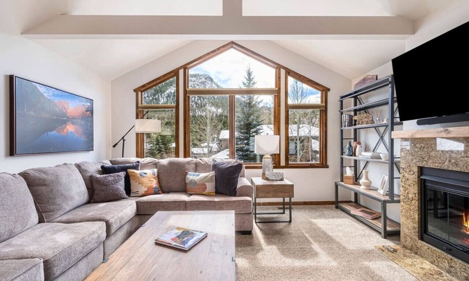 Estes Park House | 3 Kings Summit- Family Friendly, Close to RMNP, King Beds, Views, A/C!