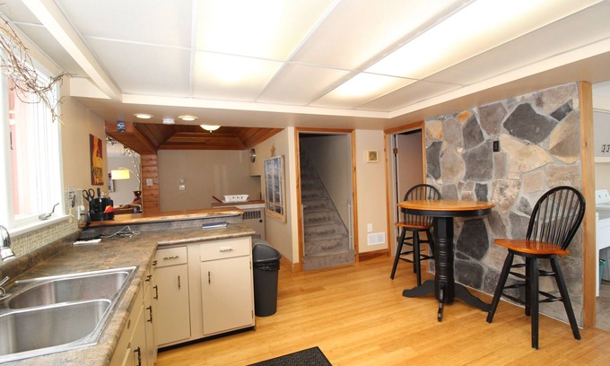Grand Bend House | 3 levels w/9 comfy beds. Steps from Pinery Park, ideal for large groups