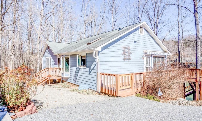 Moneta House | 3 Little Birds