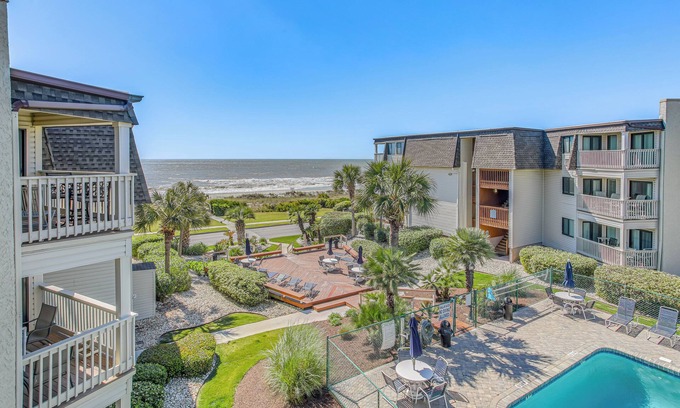 Myrtle Beach Condo | 3 Mi to Broadway at the Beach: Oceanfront Getaway!