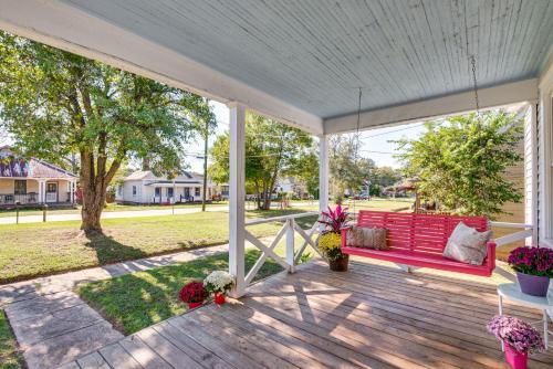 Porterdale House | 3 Mi to Downtown Covington Cozy Getaway with Porch!