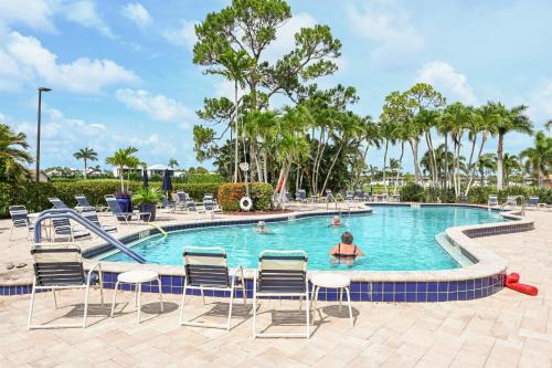 East Naples Apartment | 3 Mi to Downtown Naples Country Club Condo!