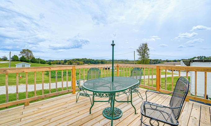 Cane Valley House | 3 Mi to Green River Lake: Quiet Farmhouse w/Yard