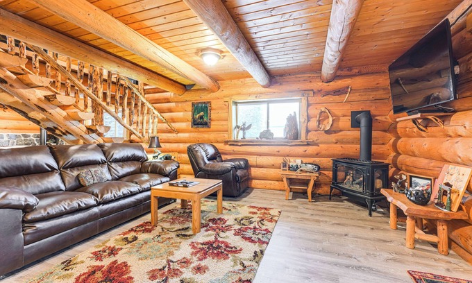 Sterling Cabin | 3 Mi to Kenai River: Secluded Sterling Cabin!