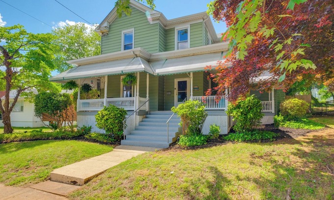 Lynchburg Apartment | 3 Mi to Liberty U: Apt w/Full Kitchen & King Bed!