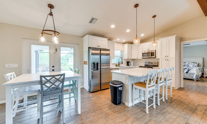 Englewood East Cottage | 3 Mi to Public Beach: Port Charlotte Getaway!