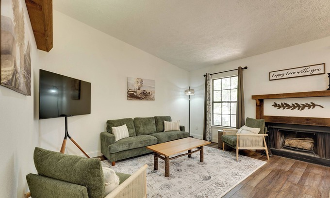 Kimberling City Cottage | 3 Mi to Table Rock Lake: Cozy Cabin in the Woods!