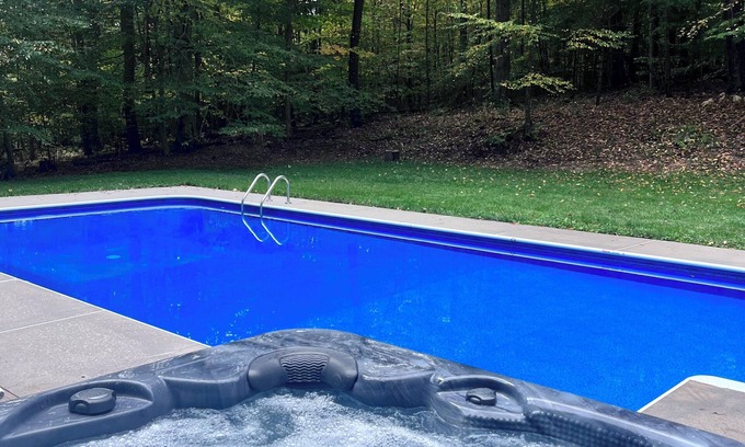 Jefferson Township Ski Chalet | 3 Miles to Hidden Valley! Secluded 3BR + loft w/WiFi, Hot Tub & Swimming Pool.