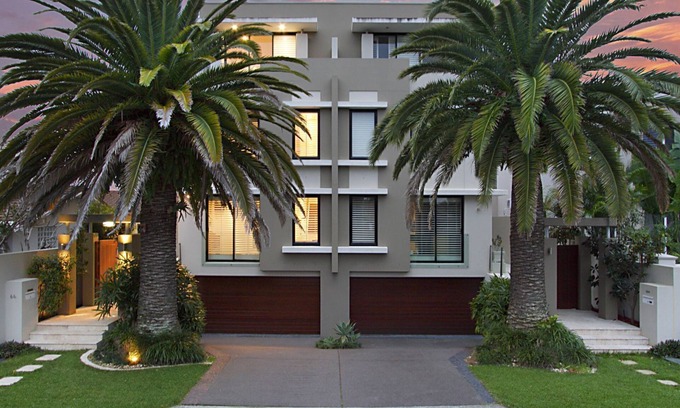 Surfers Paradise House | $3 Million Waterfront Villa - pets welcome