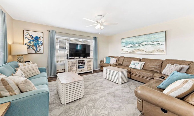Fort Morgan House | 🏖 3 Min Walk to the Beach 💦 Ice Machine 🌼 In Quiet Fort Morgan