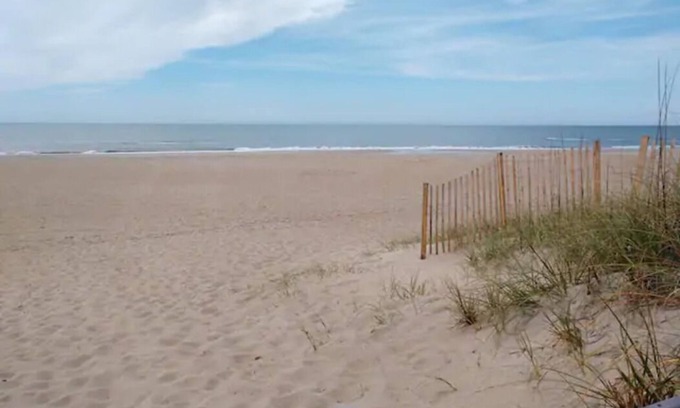 Atlantic Beach Apartment | 3 Minute walk to the ocean, Overlooks the pool!