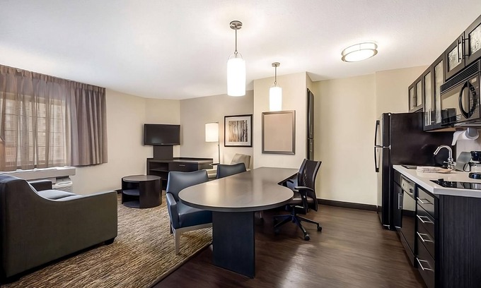 Troy Resort | 3 Modern And Pet-Friendly Units With Kitchens, Near Robinwood Park