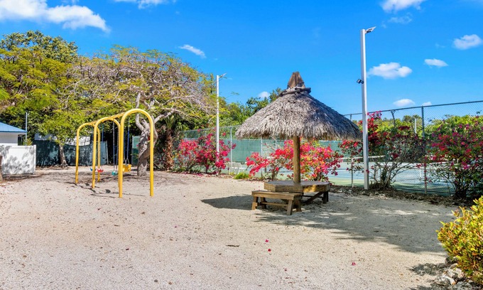 Tavernier Apartment | 3 Oceanview Suites! Pool, Marina, Beach & Water Activities!