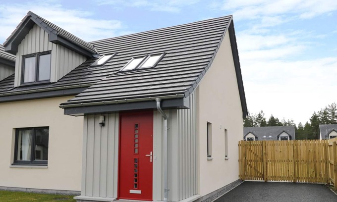 Boat of Garten Cottage | 3 OSPREY DRIVE, with a garden in Boat Of Garten