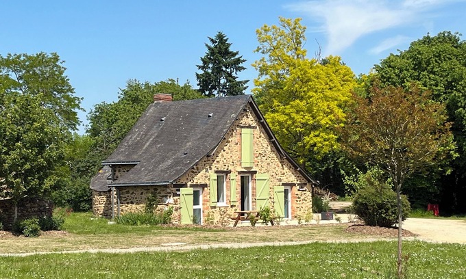Saint-Sulpice House | 3-person cottage in the countryside near the towpath of the Mayenne river
