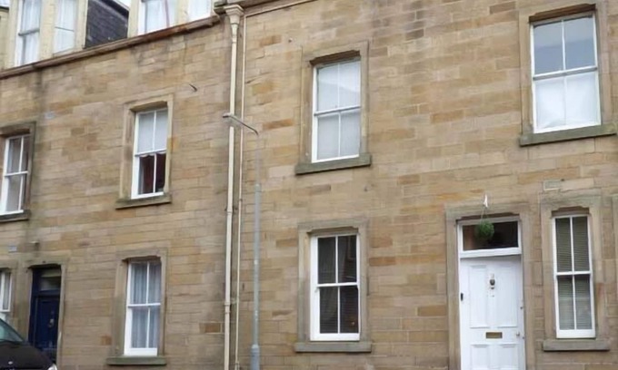Jedburgh Apartment | 3 QUEEN MARYS BUILDINGS, with a garden in Jedburgh