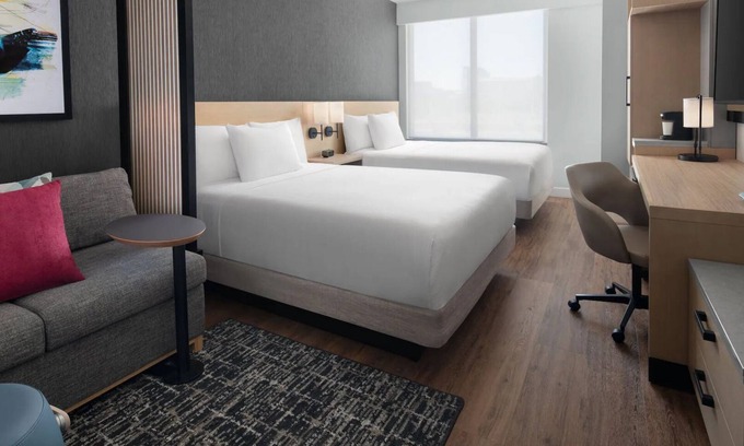 Dunwoody Hotel | 3 Queen Rooms Minutes to Lenox Square | w/Free Breakfast & Pet-friendly