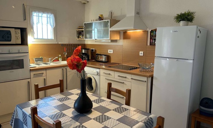 Saint-Pierre-la-Mer House | 3-room house with pool, parking, pets allowed - Fleury-Saint-Pierre-la-Mer