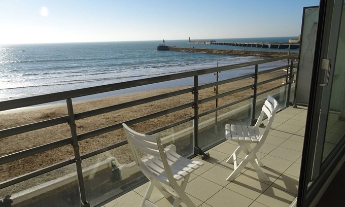 Les Sables d'Olonne Apartment | 3-room apartment facing the beach with balcony and parking, Les Sables-d'Olonne