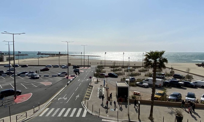 La Jetee Apartment | 3-room apartment sea facing, parking, near shops