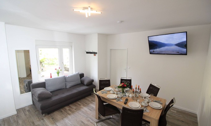 Tempelhof-Schoeneberg Apartment | 3 rooms, up to 9 persons, luxurious furnishings, "Calla"