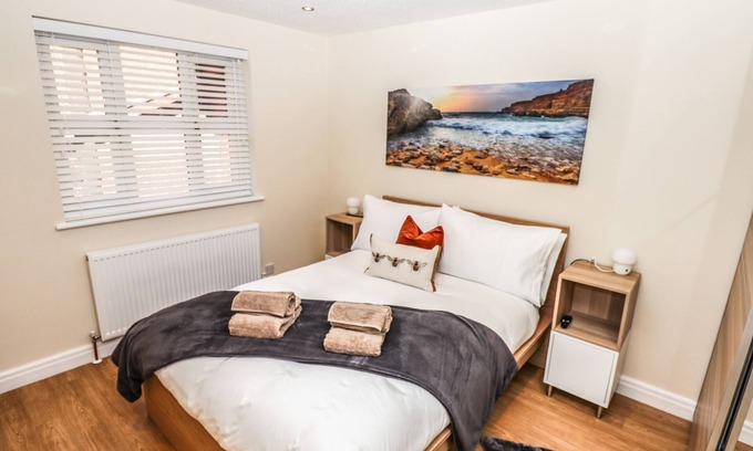 Lytham St. Anne's Cottage | 3 ROTHBURY PLACE, romantic in Lytham St. Annes
