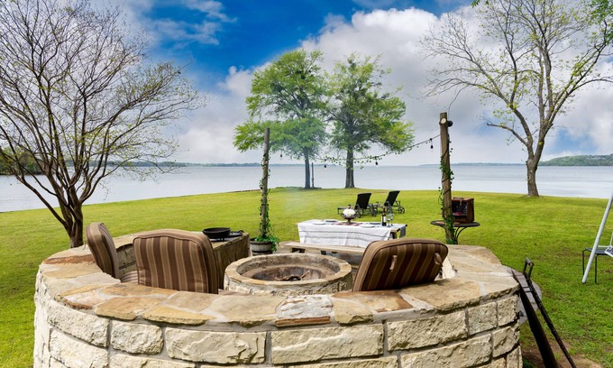 Berryville House | 3 separate cottages side by side waterfront with panoramic views