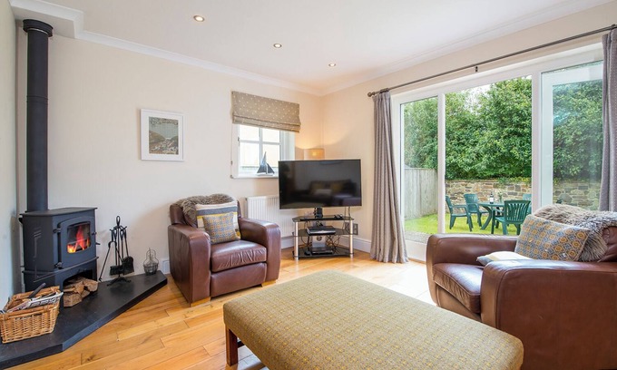 St Davids Cottage | 3 Stable Yard, Holiday Cottage St Davids, Sleeps 6, 3 bedrooms, bathrooms
