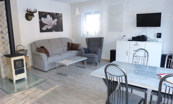 Schwanheim Apartment | 3 star 50sqm apartment Amsel's nest, private 25sqmterrasse, Wi-Fi, garage incl.