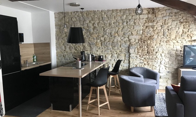 Bayeux Apartment | 3-star furnished apartment with view of the cathedral.