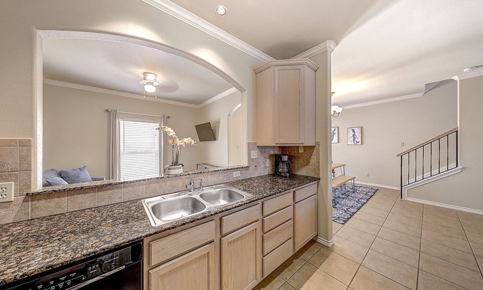 Corpus Christi House | 3-Story Dog-Friendly Townhouse w/Balconies, Washer/Dryer, Fast WiFi, Central A/C