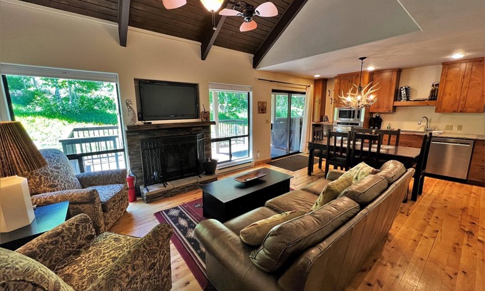 Purgatory House | 3 Story Luxury at Edelweiss, True Ski-In/Ski-Out, Wifi, Grill, Dog Friendly