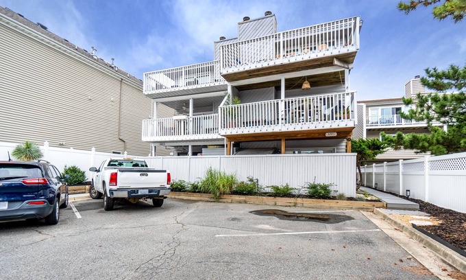Northeast Virginia Beach House | 3 Story TownHouse Walking distance to the beach