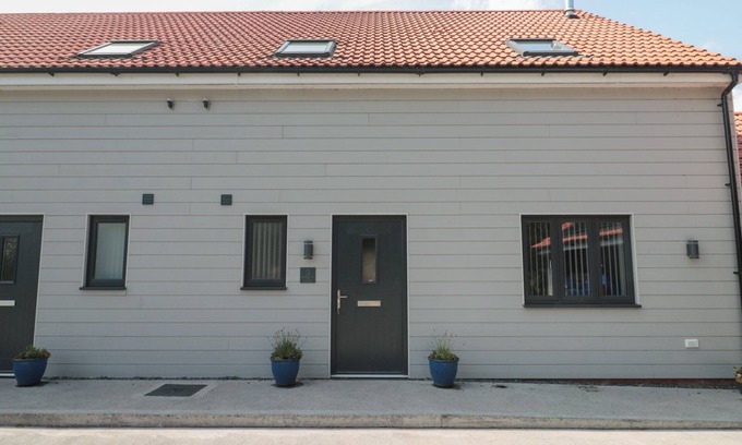 Highbridge House | 3 THE STABLES, family friendly, with open fire in Watchfield