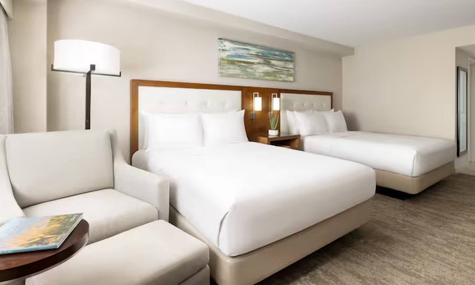 Tucson Hotel | 3 Units, 2 Queen Beds at Hilton Tucson East, Outdoor Pool, Pets Allowed