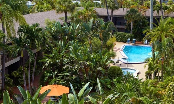 Moorings Hotel | 3 Units | Naples FL Stay | Near 9th St & Local Attractions