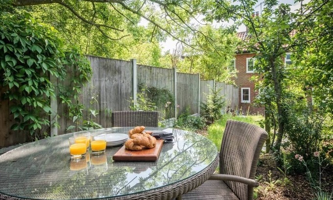 Saxmundham House | 3 Vicarage Cottages, Bruisyard