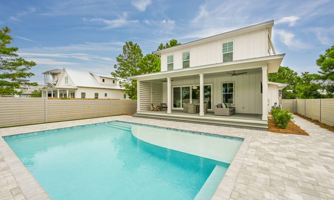 Village of Sugar Beach House | 30 A-mazing. 4 bd, Private Heated Pool, 6 Seater Golf Cart and Bikes!