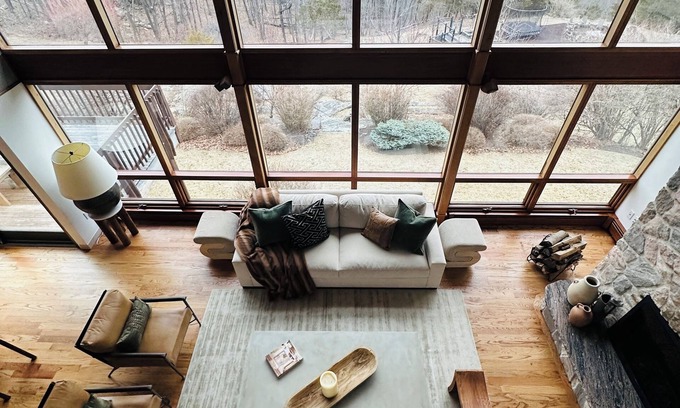 Cornwall House | 30-acre Mountaintop Estate Surrounded by Nature and Incredible 360º Views